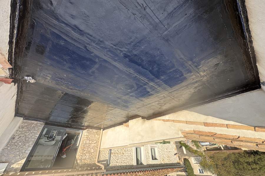 Pose membrane bitumineuse toit-terrasse village Gard – ETTM