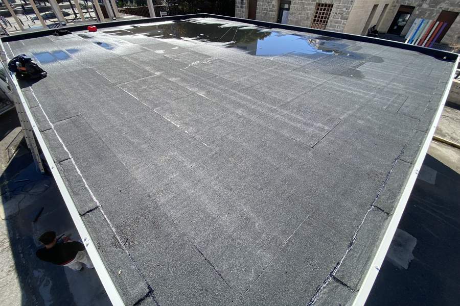 Toit-terrasse bâtiment public membrane granulée – ETTM Nîmes